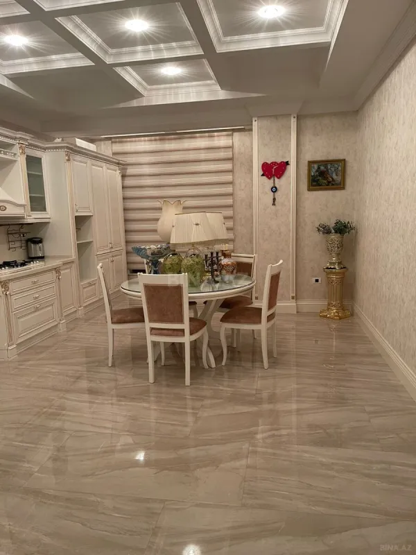 Satılır 4 otaqlı mənzil 285 m²