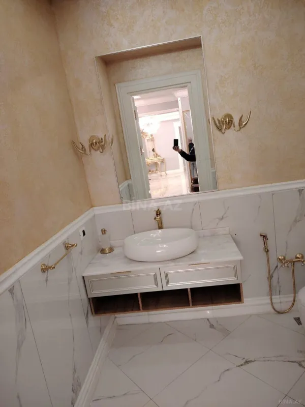 Satılır 4 otaqlı mənzil 285 m²