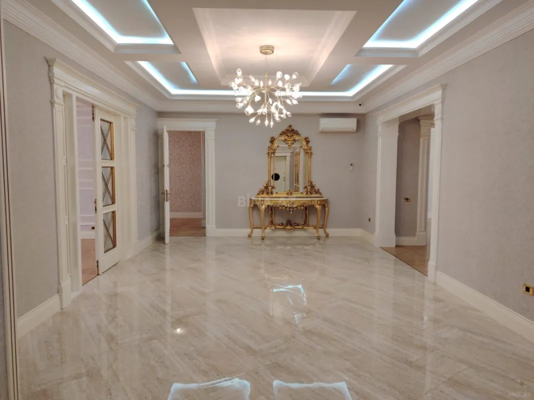 Satılır 4 otaqlı mənzil 285 m²