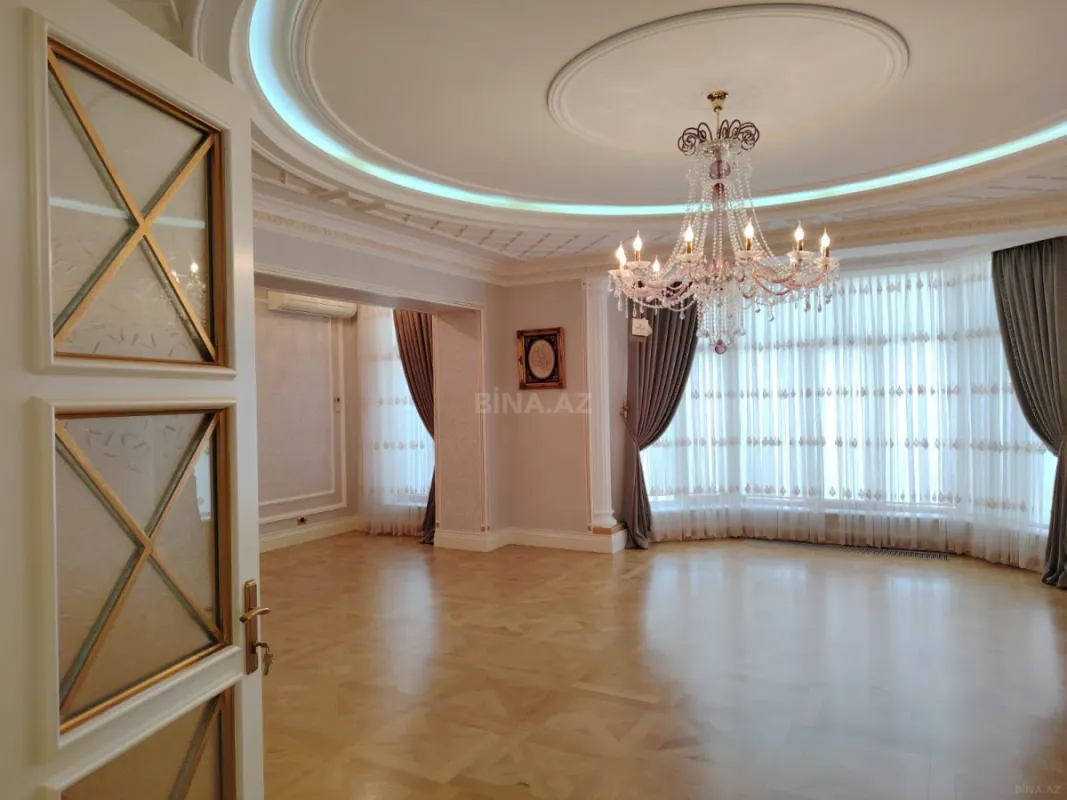 Satılır 4 otaqlı mənzil 285 m²