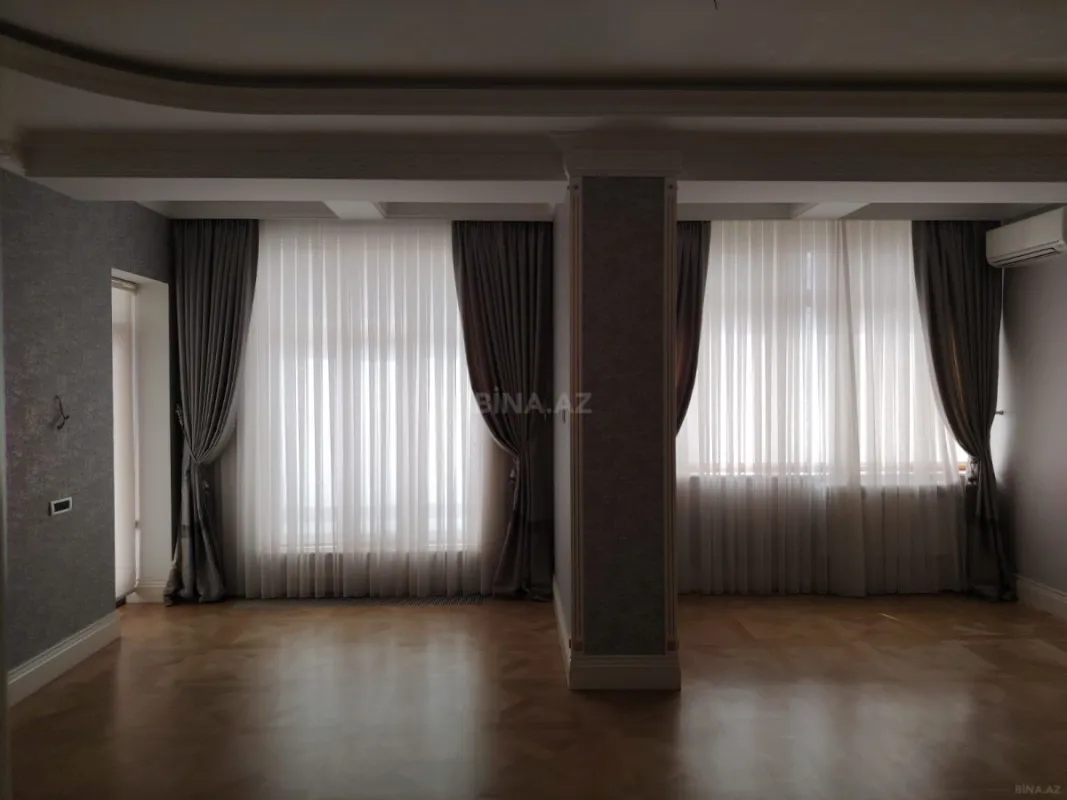 Satılır 4 otaqlı mənzil 285 m²