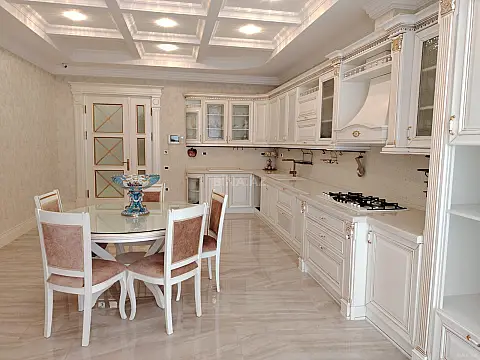 Satılır 4 otaqlı mənzil 285 m²