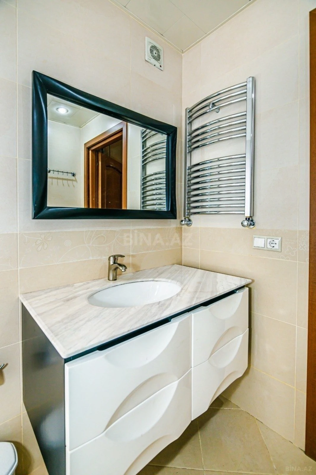 Kirayə verilir 3 otaqlı mənzil 114 m²