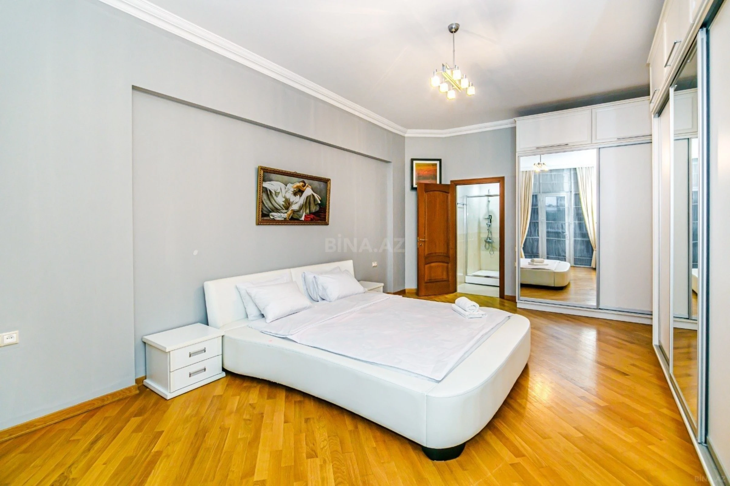 Kirayə verilir 3 otaqlı mənzil 114 m²