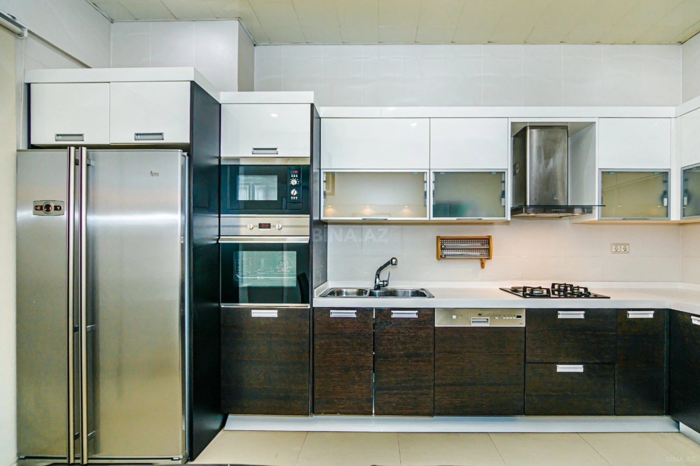 Kirayə verilir 3 otaqlı mənzil 114 m²