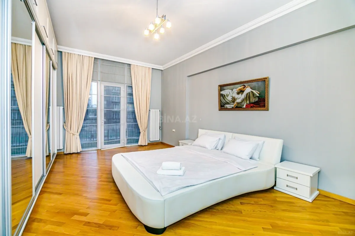 Kirayə verilir 3 otaqlı mənzil 114 m²