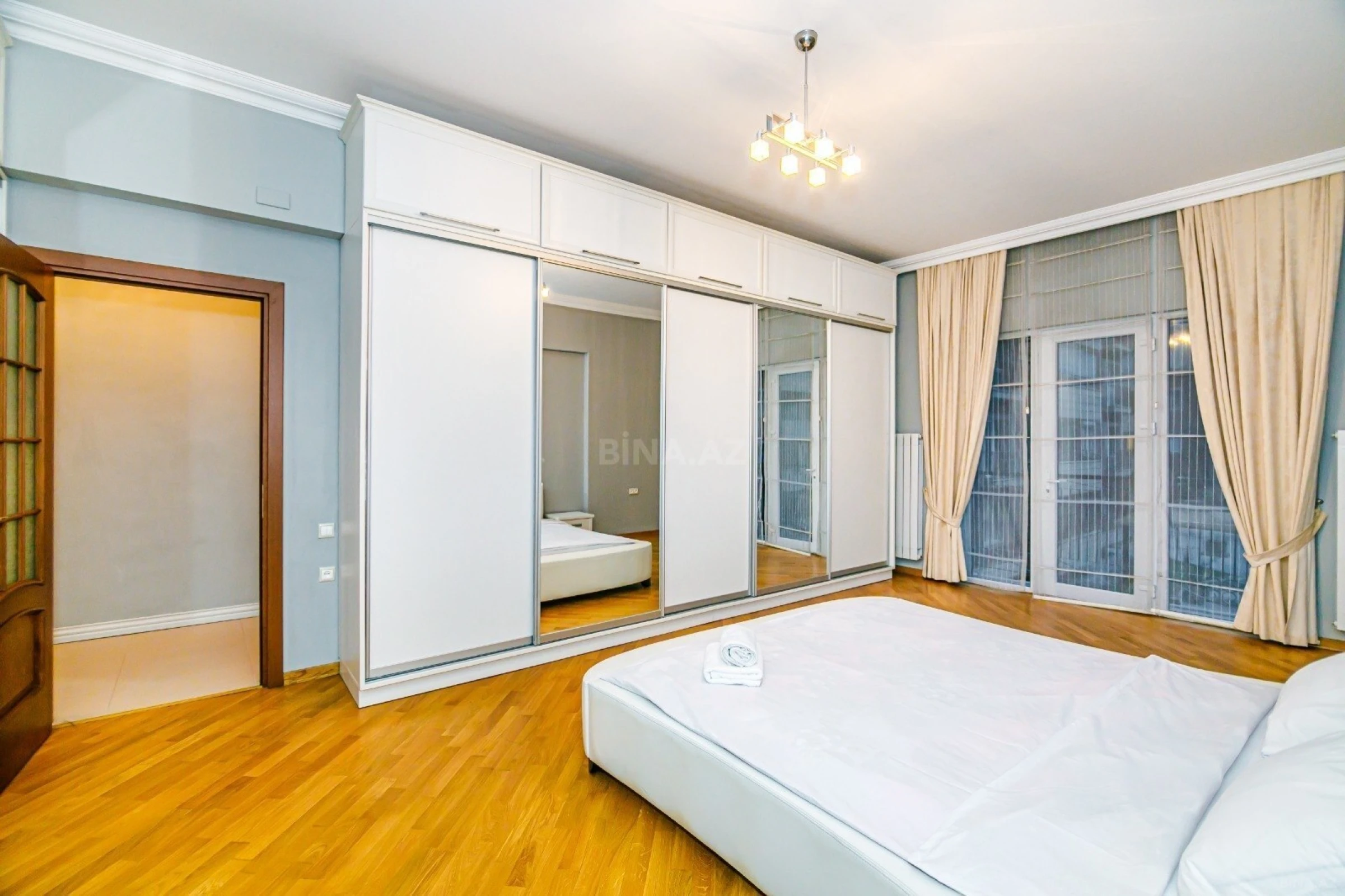 Kirayə verilir 3 otaqlı mənzil 114 m²