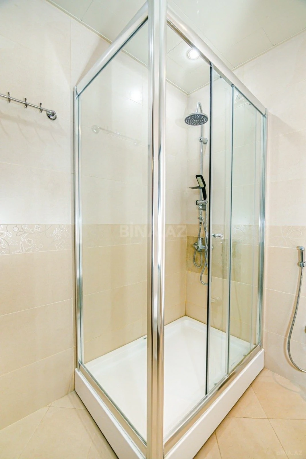 Kirayə verilir 3 otaqlı mənzil 114 m²