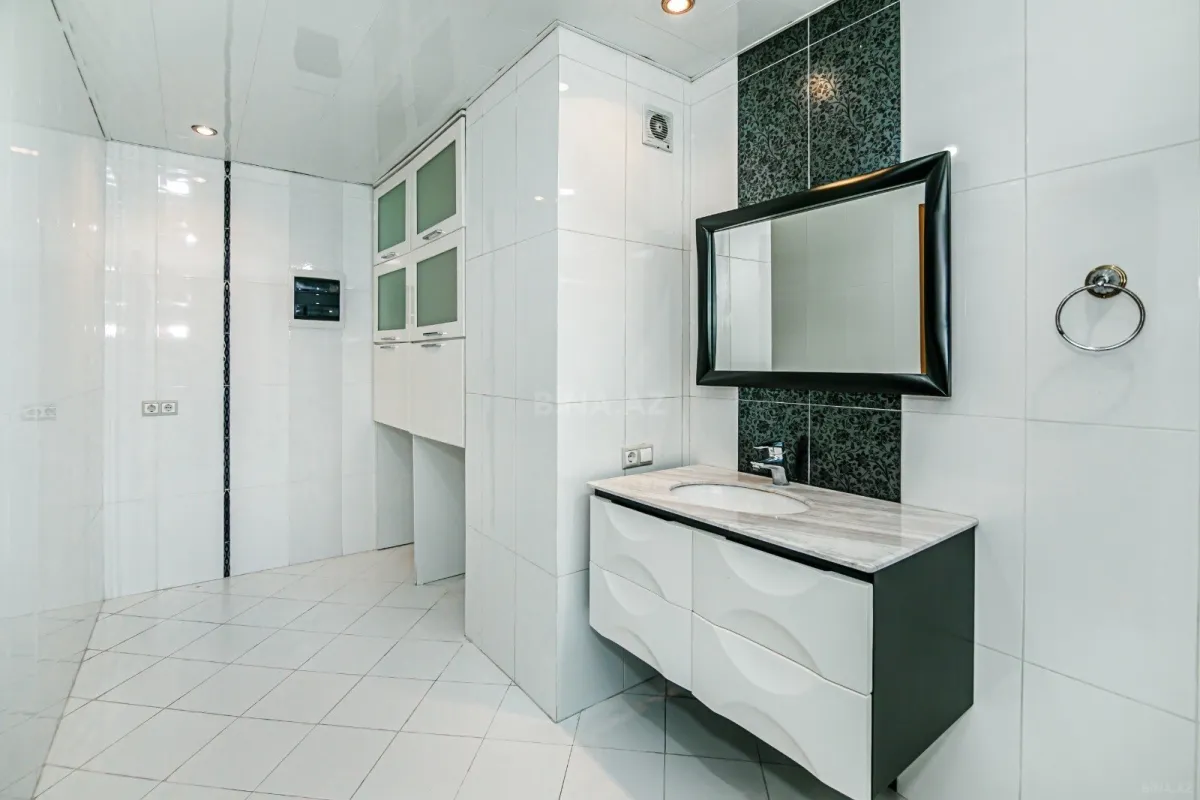 Kirayə verilir 3 otaqlı mənzil 114 m²