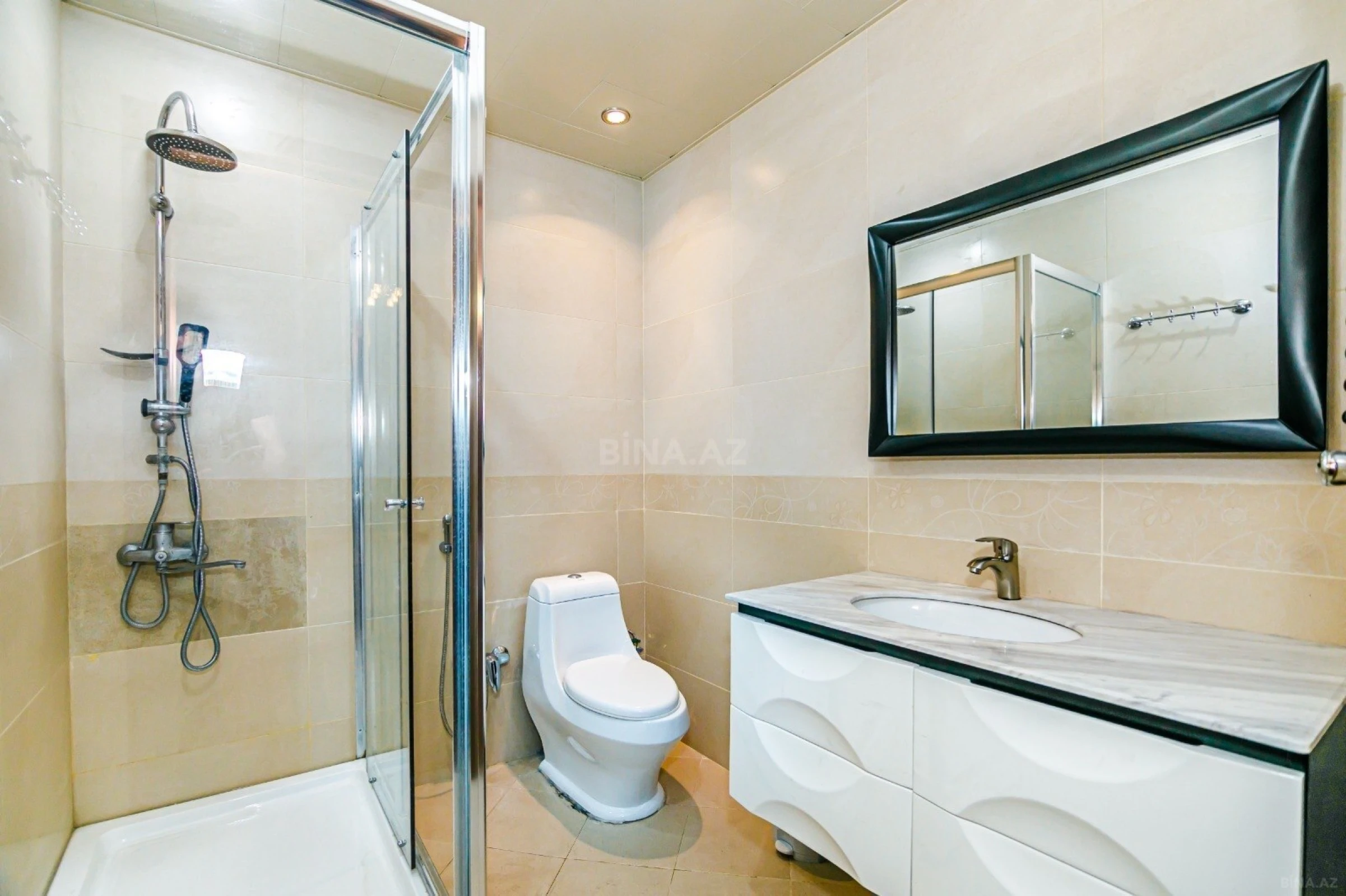 Kirayə verilir 3 otaqlı mənzil 114 m²