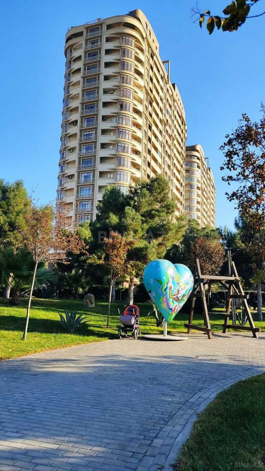 Satılır 10 otaqlı mənzil 1400 m²