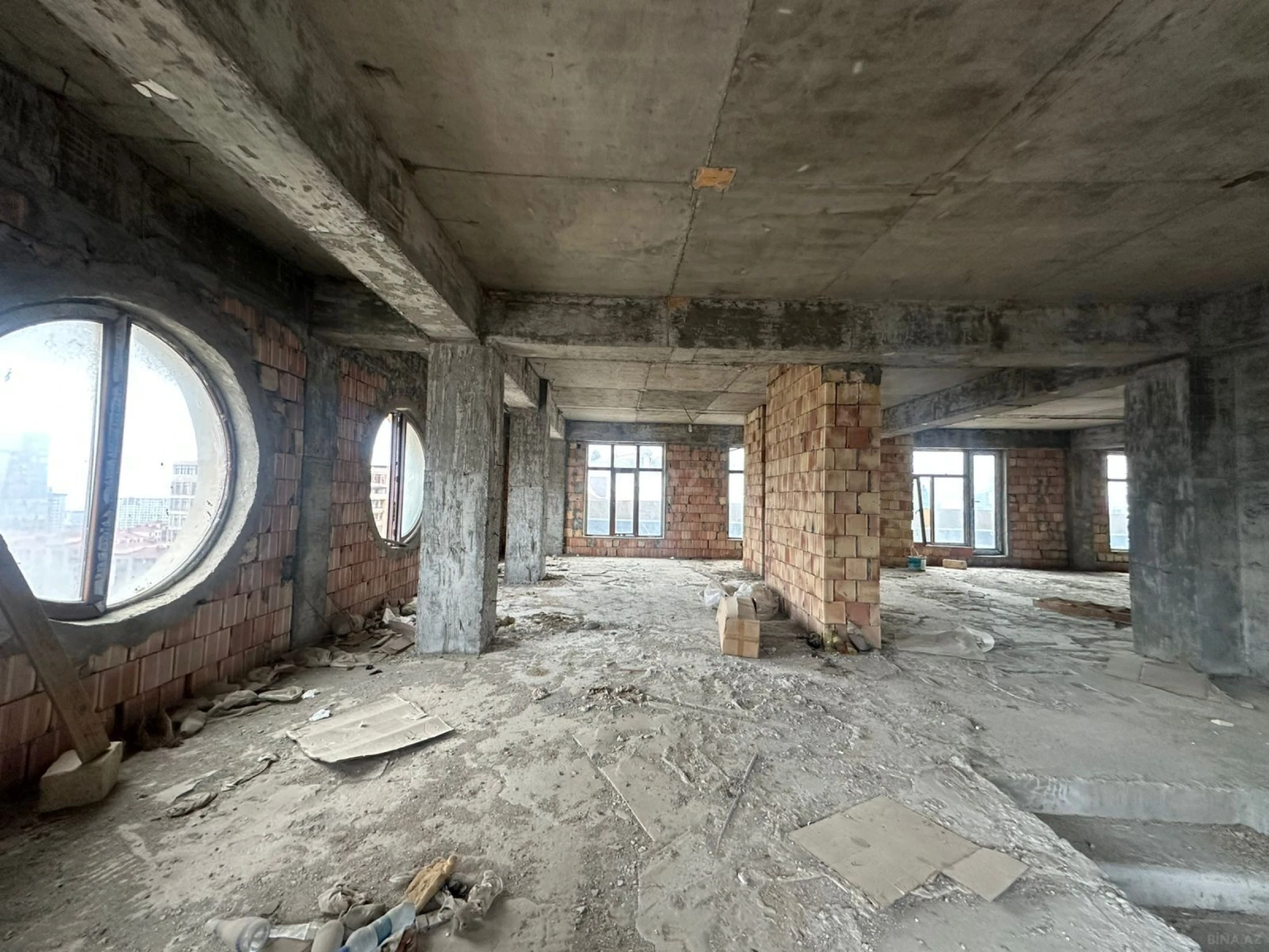 Satılır 10 otaqlı mənzil 1400 m²