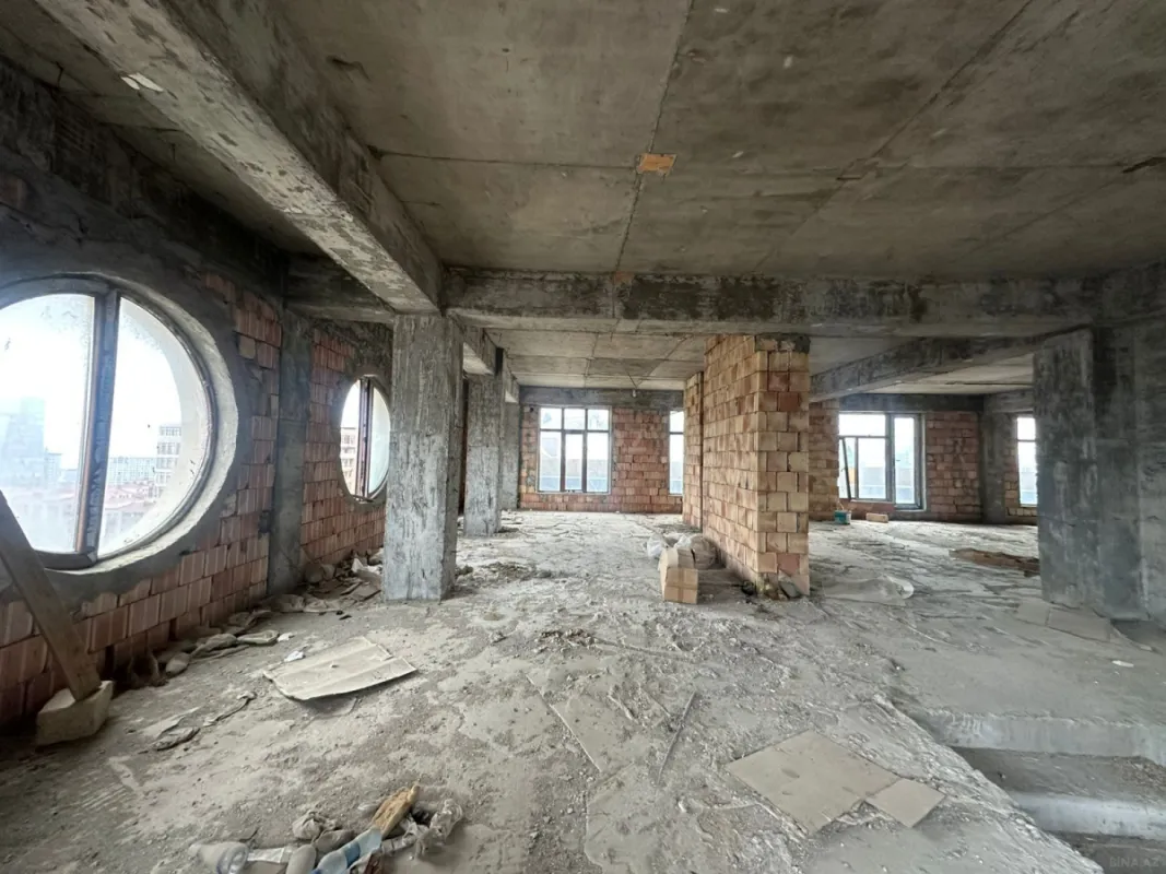 Satılır 10 otaqlı mənzil 1400 m²