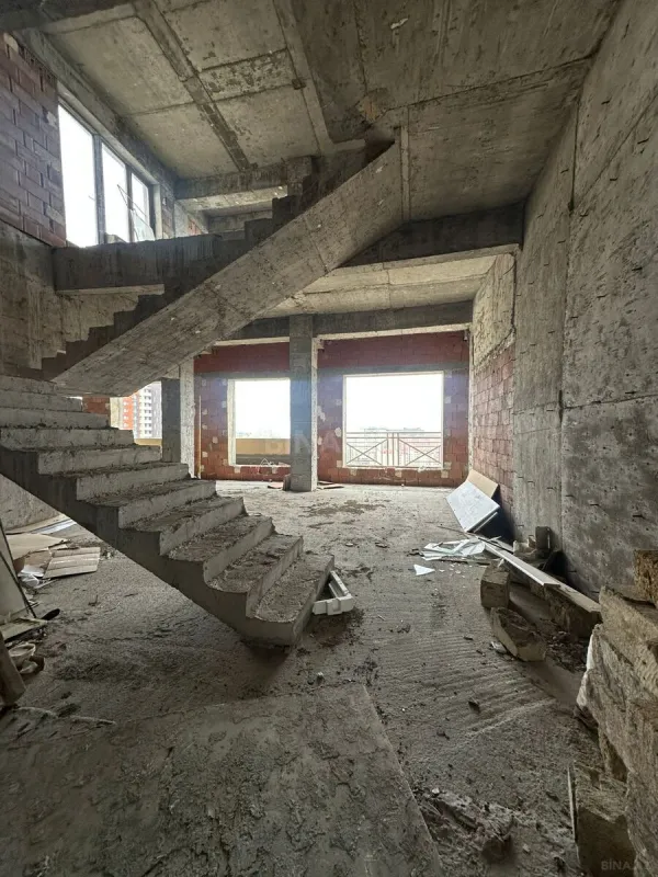 Satılır 10 otaqlı mənzil 1400 m²