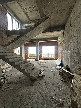 Satılır 10 otaqlı mənzil 1400 m²