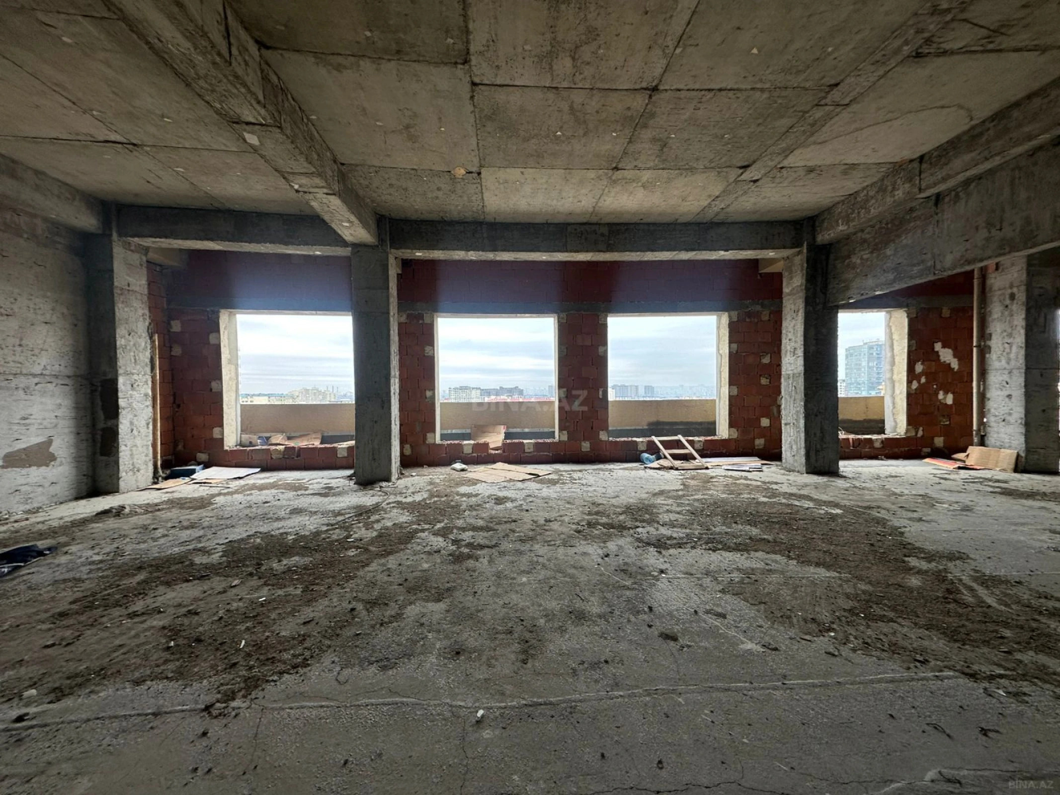 Satılır 10 otaqlı mənzil 1400 m²