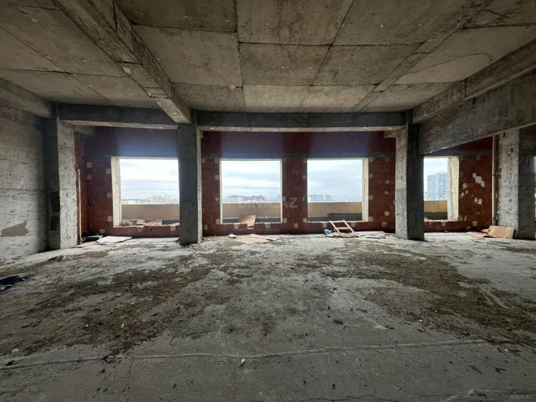 Satılır 10 otaqlı mənzil 1400 m²