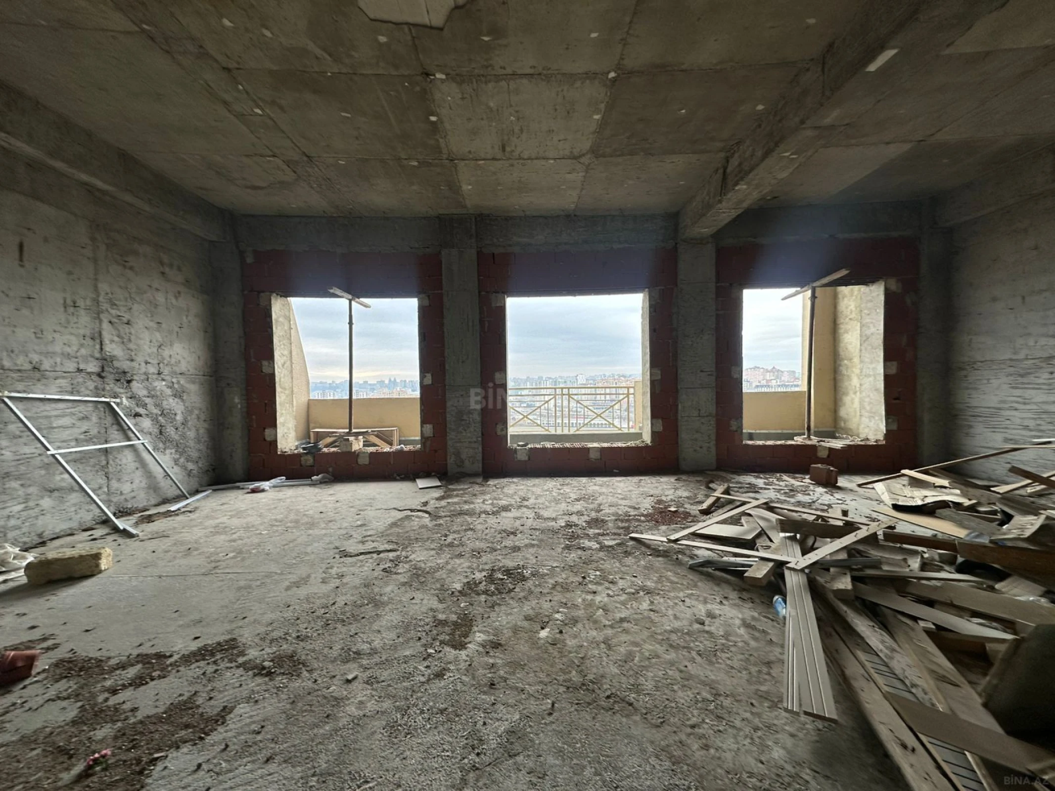 Satılır 10 otaqlı mənzil 1400 m²