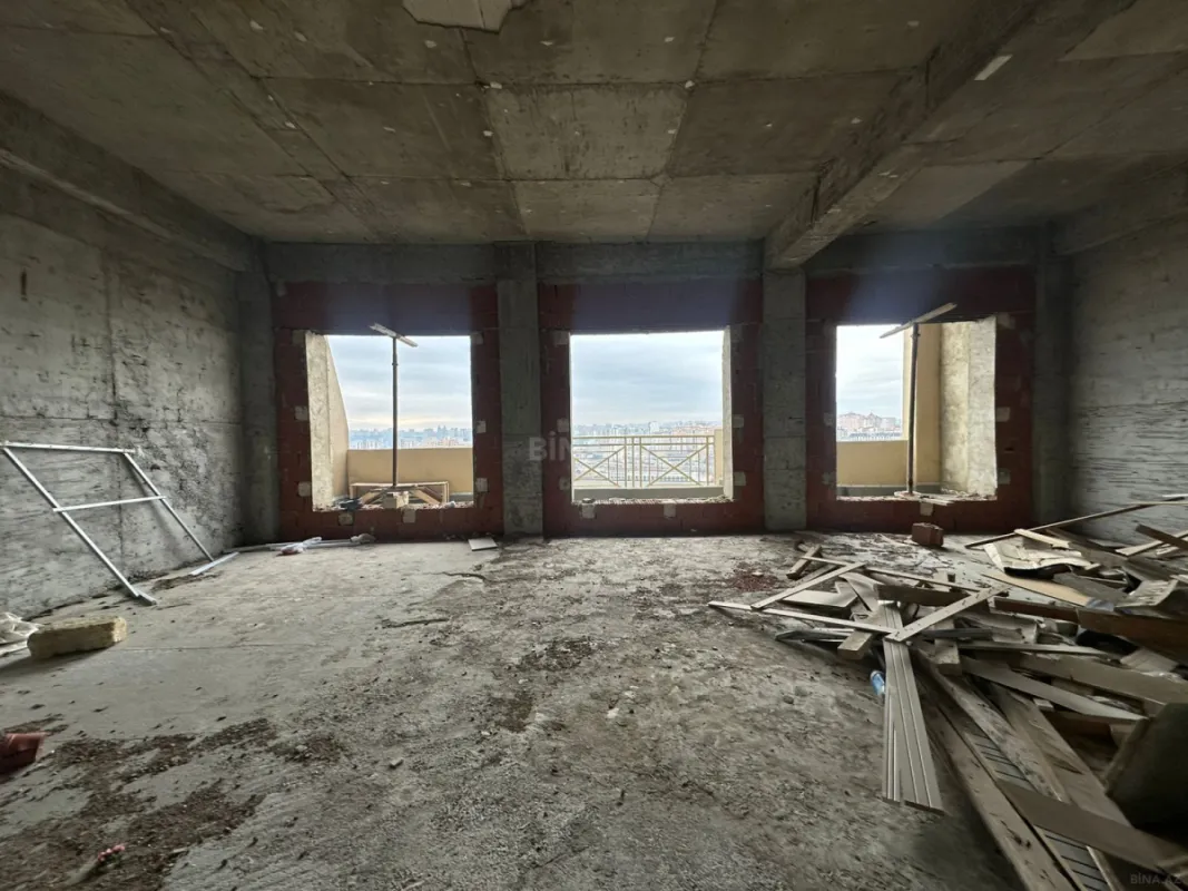 Satılır 10 otaqlı mənzil 1400 m²