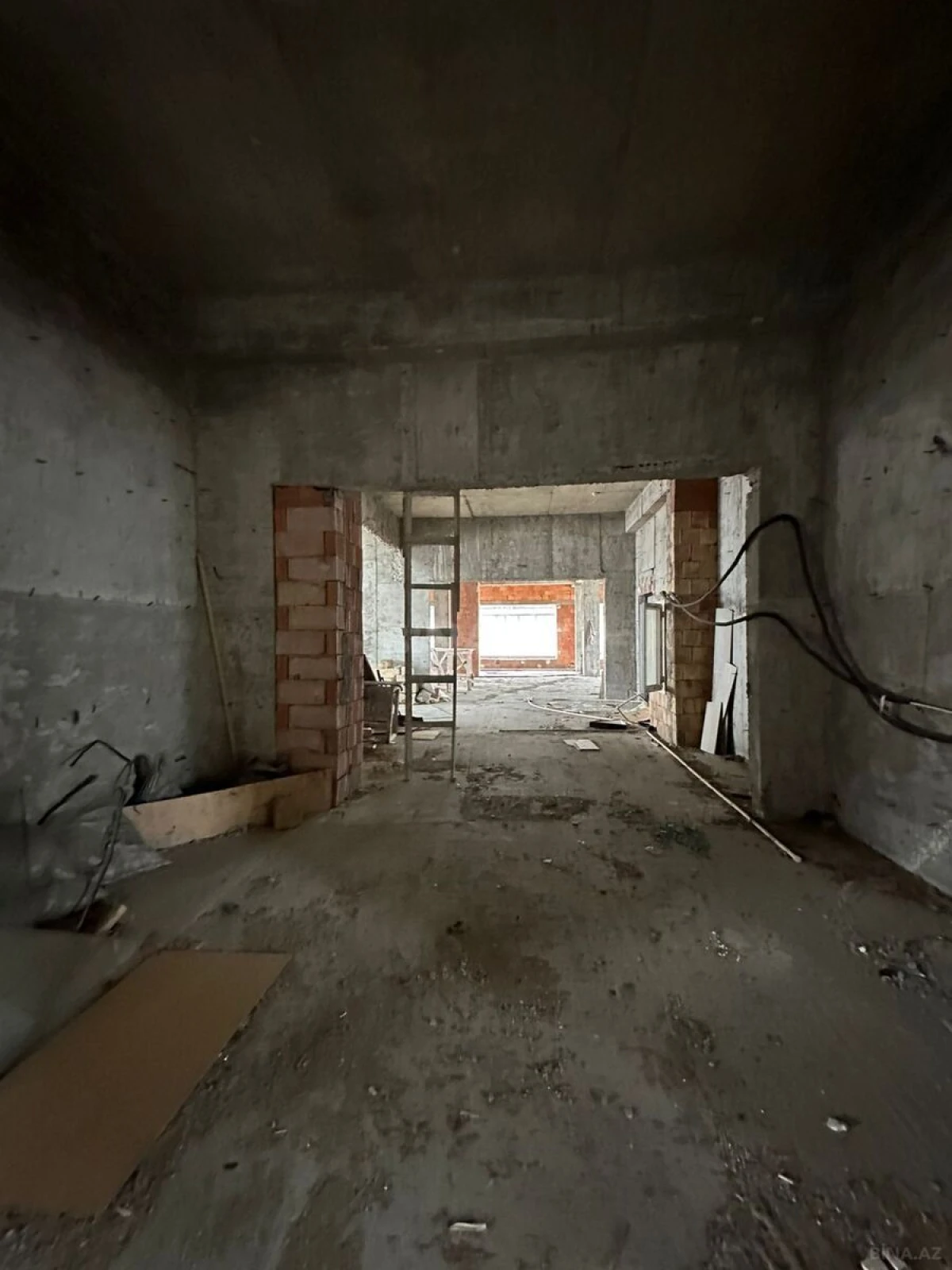 Satılır 10 otaqlı mənzil 1400 m²