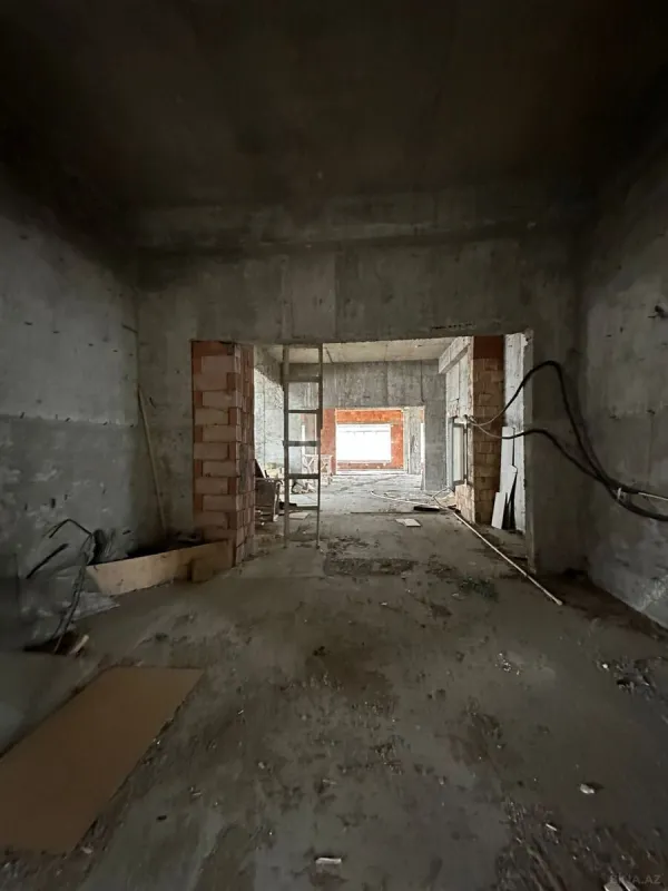 Satılır 10 otaqlı mənzil 1400 m²