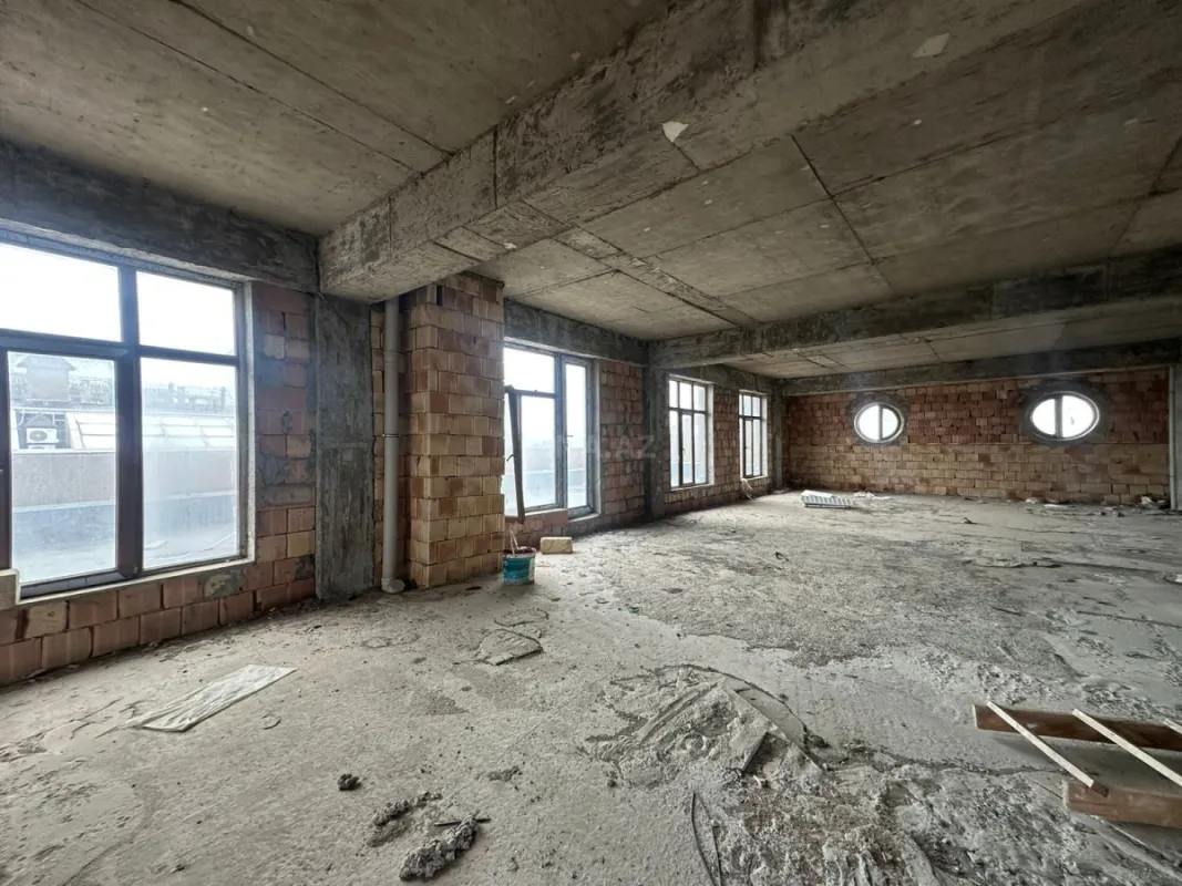 Satılır 10 otaqlı mənzil 1400 m²