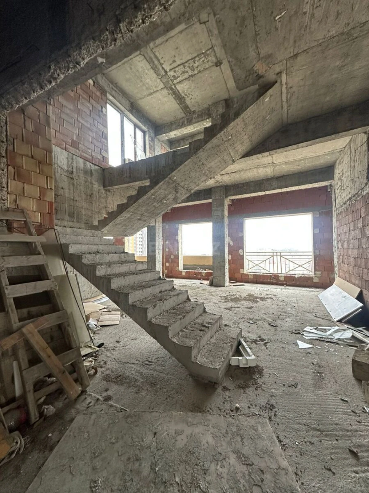 Satılır 10 otaqlı mənzil 1400 m²