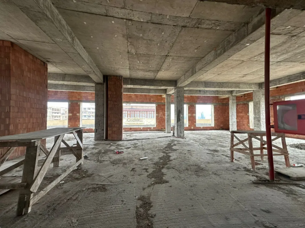 Satılır 10 otaqlı mənzil 1400 m²