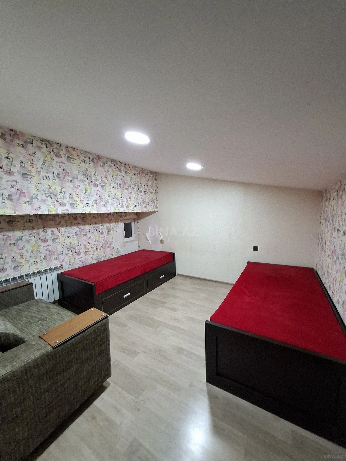Satılır 4 otaqlı mənzil 120 m²