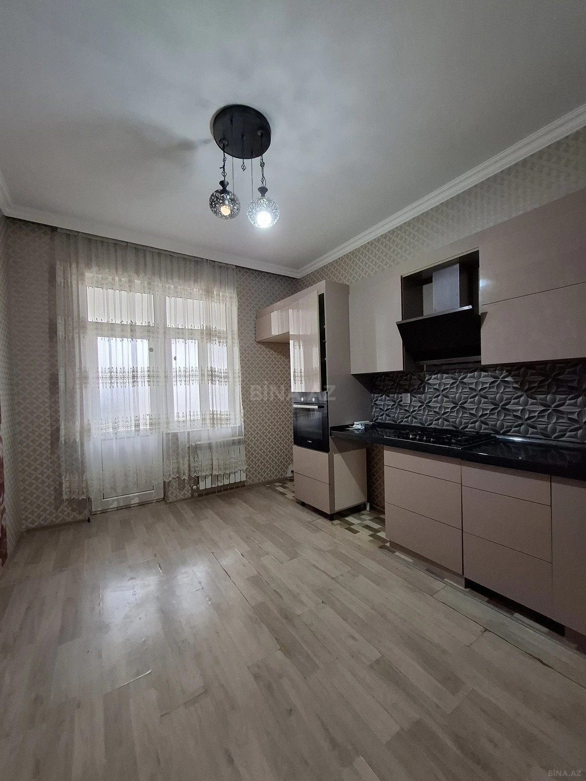 Satılır 4 otaqlı mənzil 120 m²