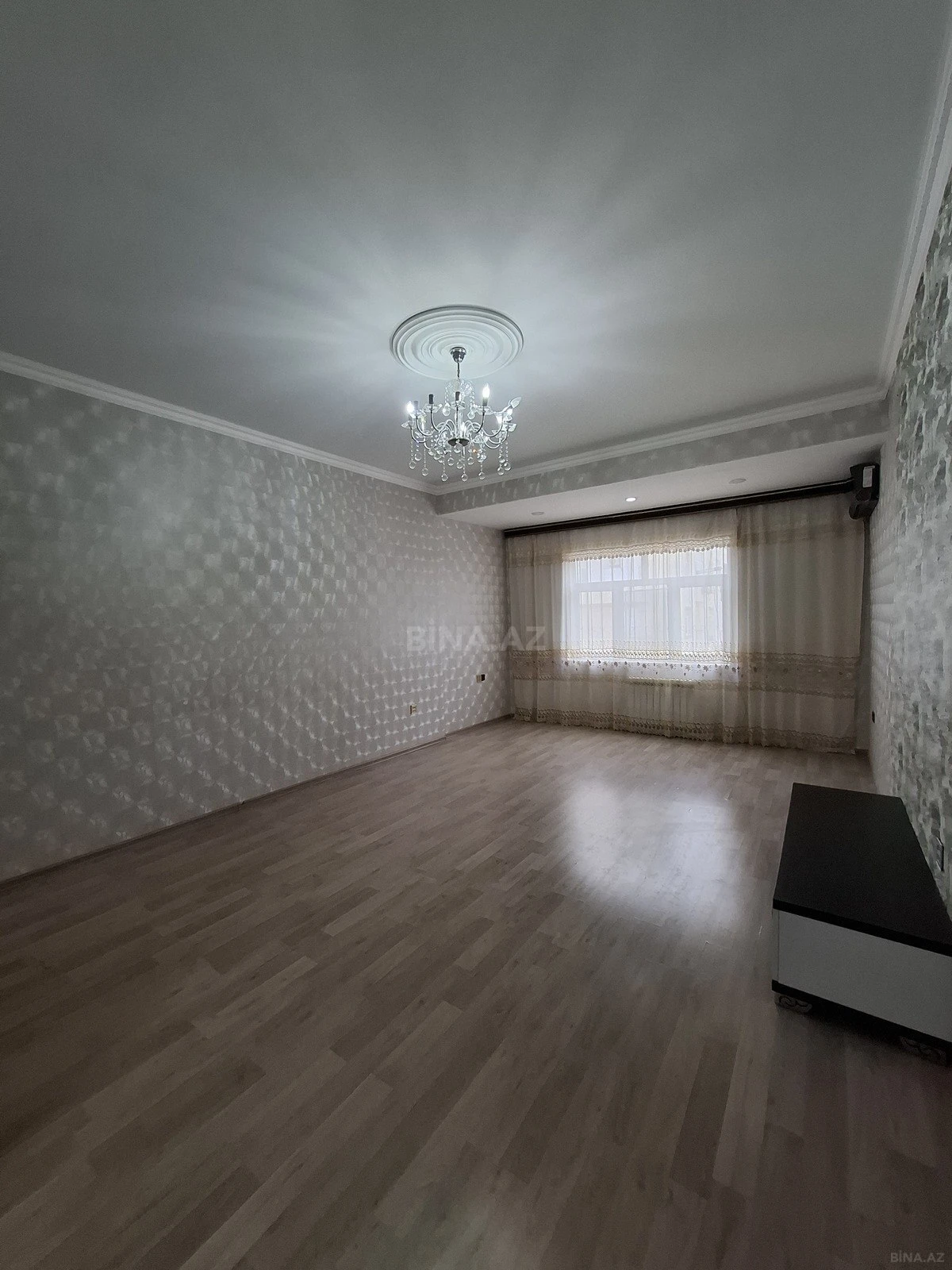 Satılır 4 otaqlı mənzil 120 m²