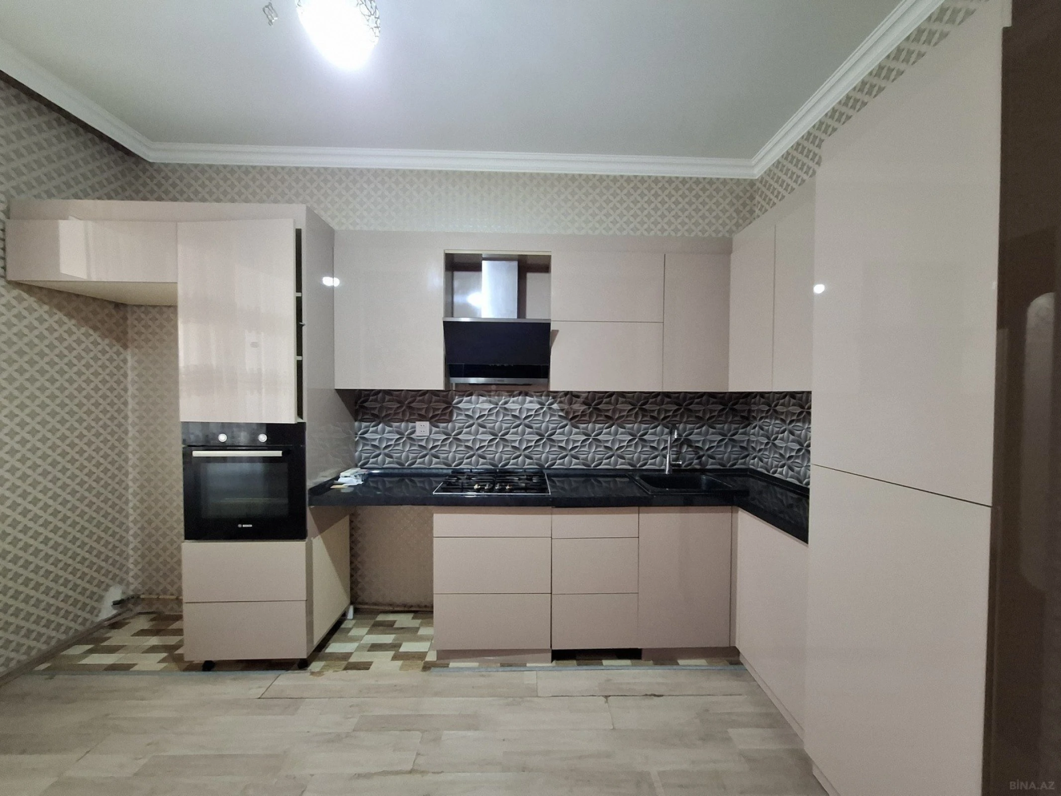 Satılır 4 otaqlı mənzil 120 m²