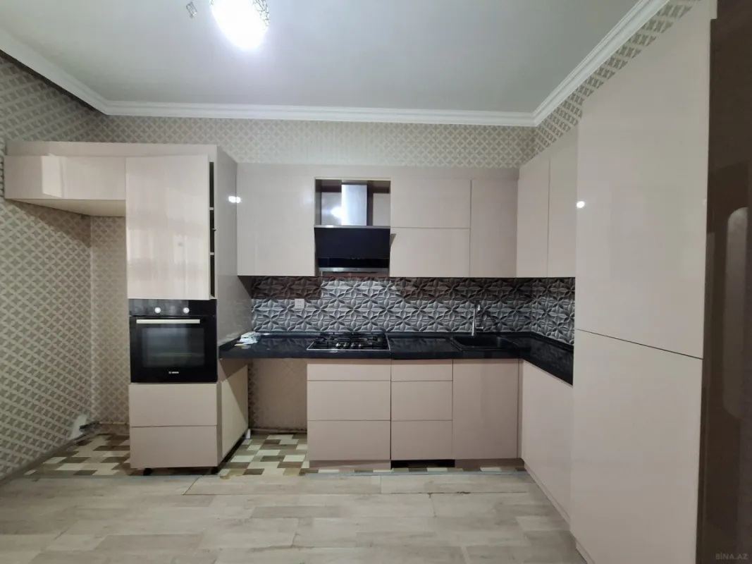 Satılır 4 otaqlı mənzil 120 m²