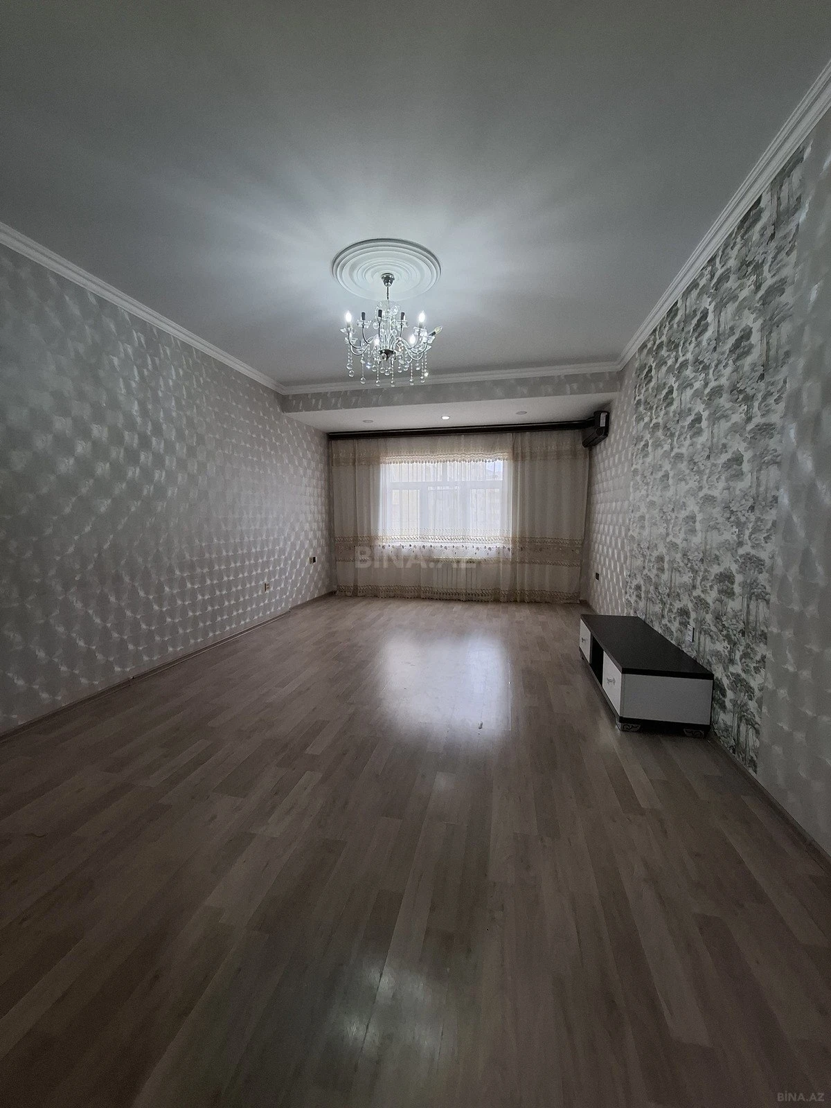 Satılır 4 otaqlı mənzil 120 m²