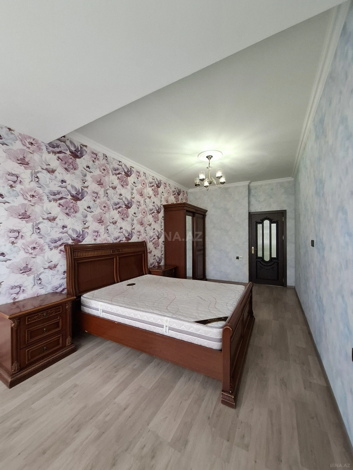 Satılır 4 otaqlı mənzil 120 m²