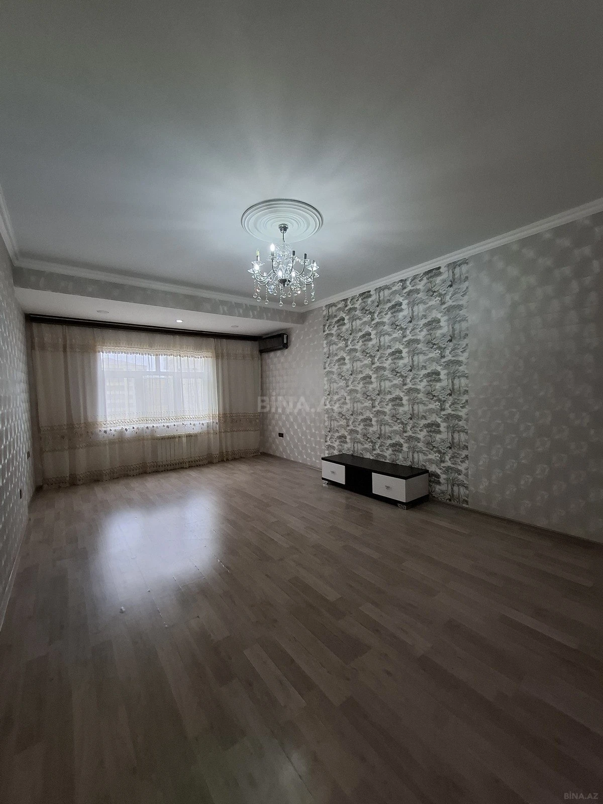 Satılır 4 otaqlı mənzil 120 m²