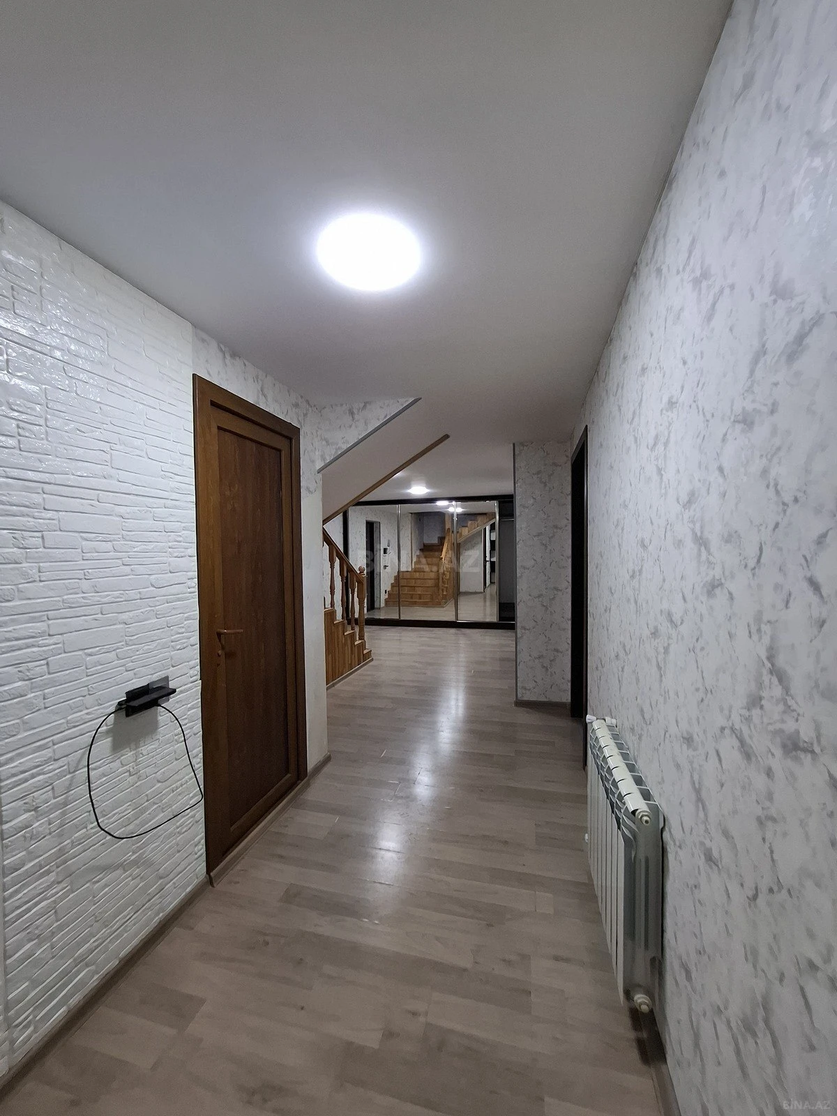 Satılır 4 otaqlı mənzil 120 m²