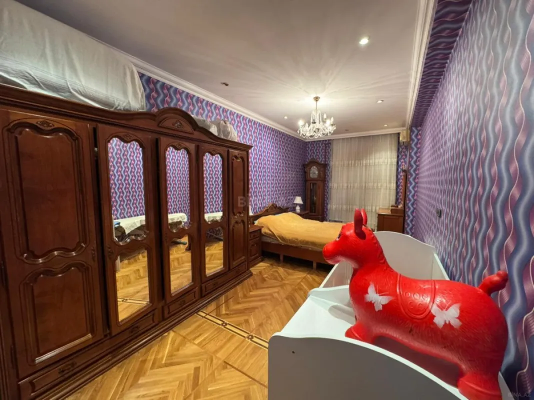 Kirayə verilir 2 otaqlı mənzil 115 m²