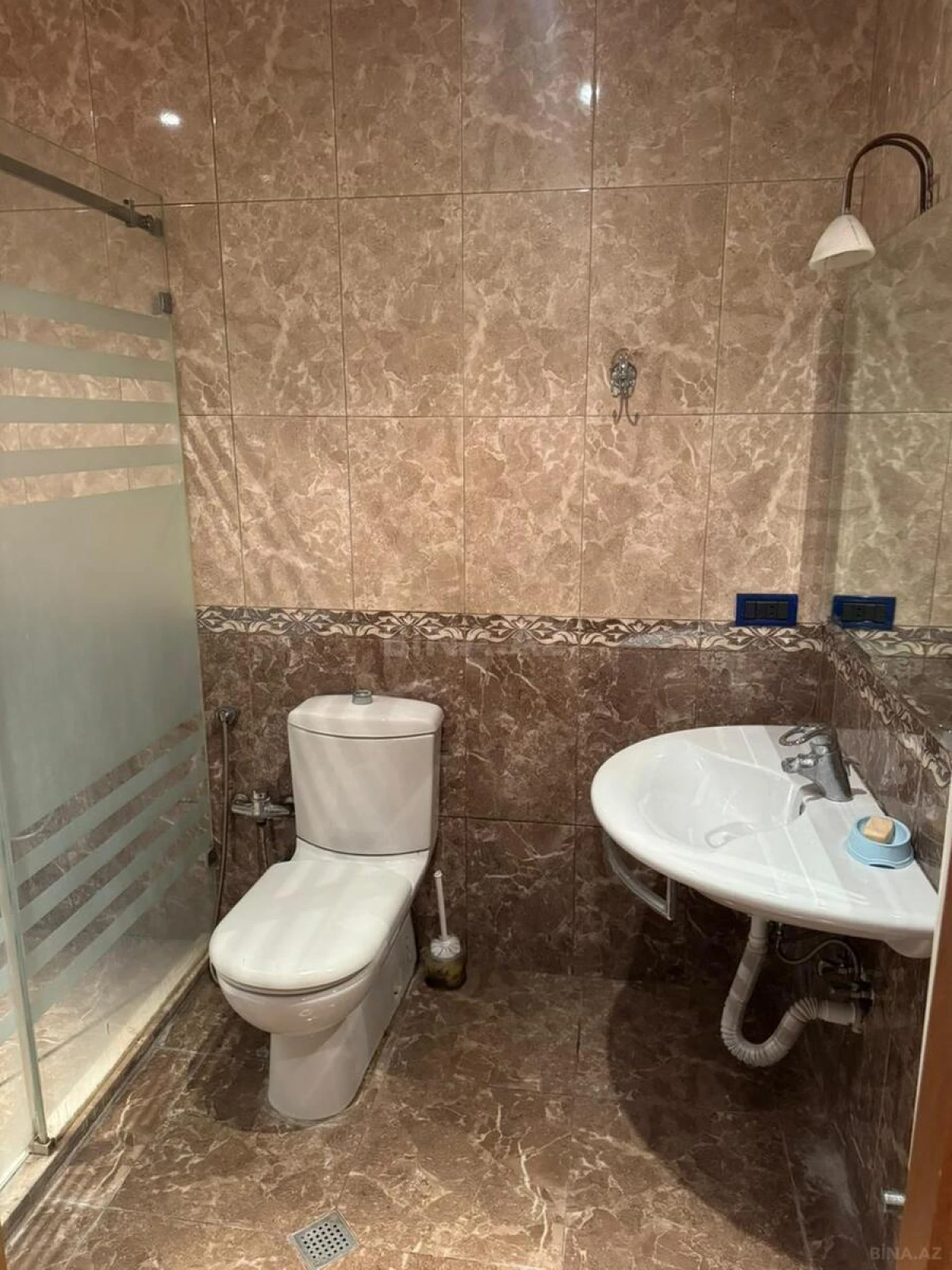 Kirayə verilir 2 otaqlı mənzil 115 m²