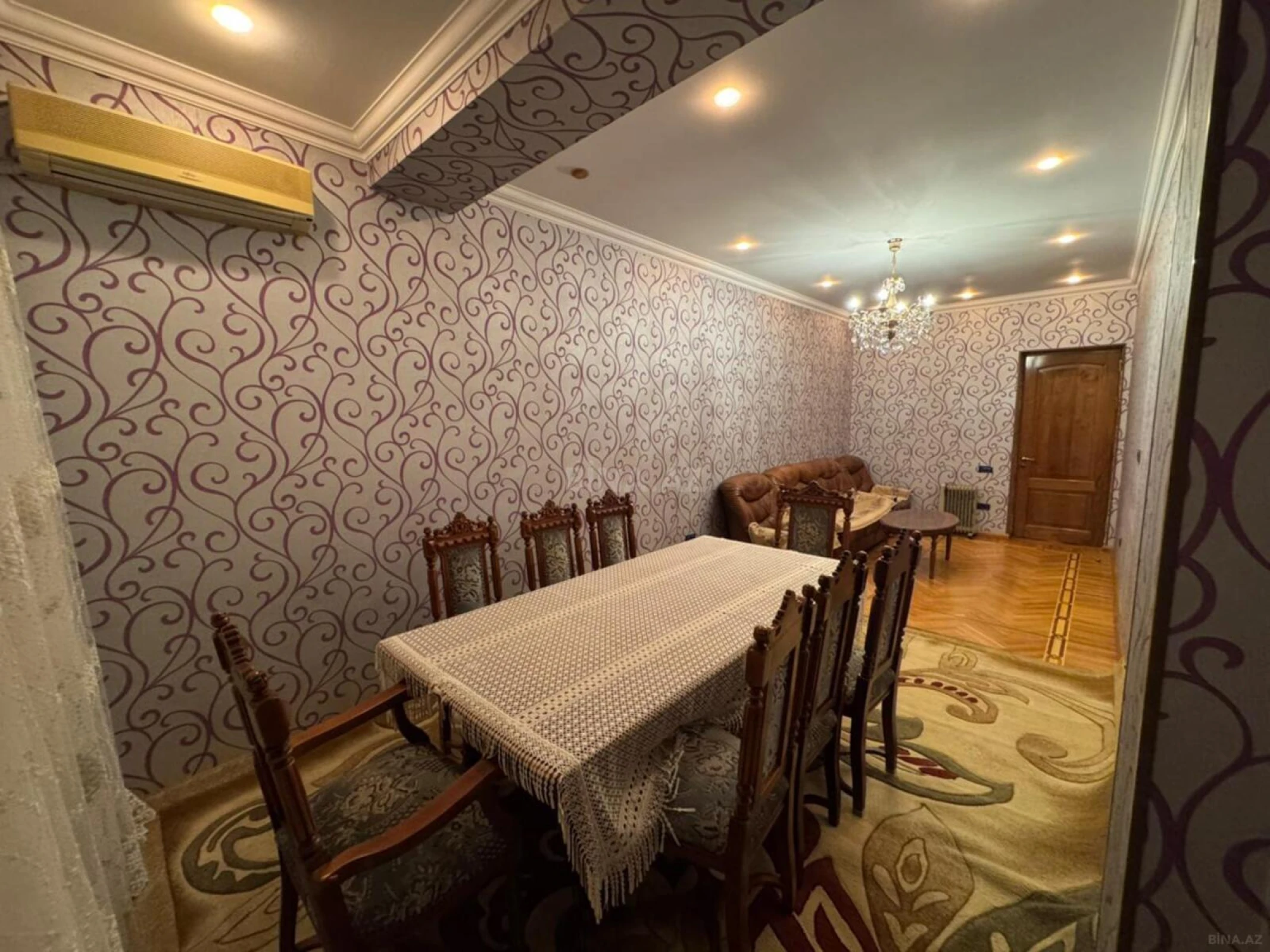 Kirayə verilir 2 otaqlı mənzil 115 m²