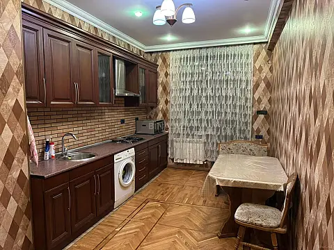 Kirayə verilir 2 otaqlı mənzil 115 m²