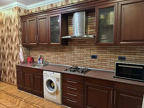 Kirayə verilir 2 otaqlı mənzil 115 m²