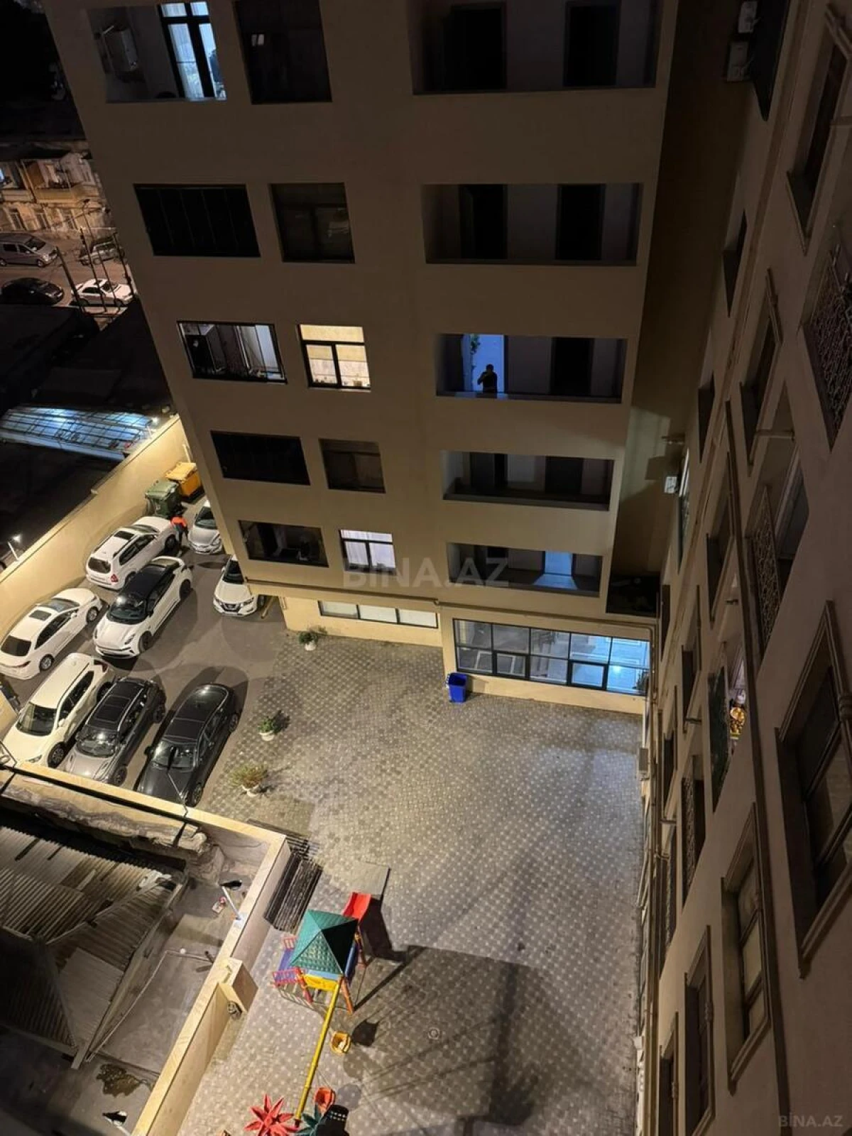 Kirayə verilir 2 otaqlı mənzil 115 m²