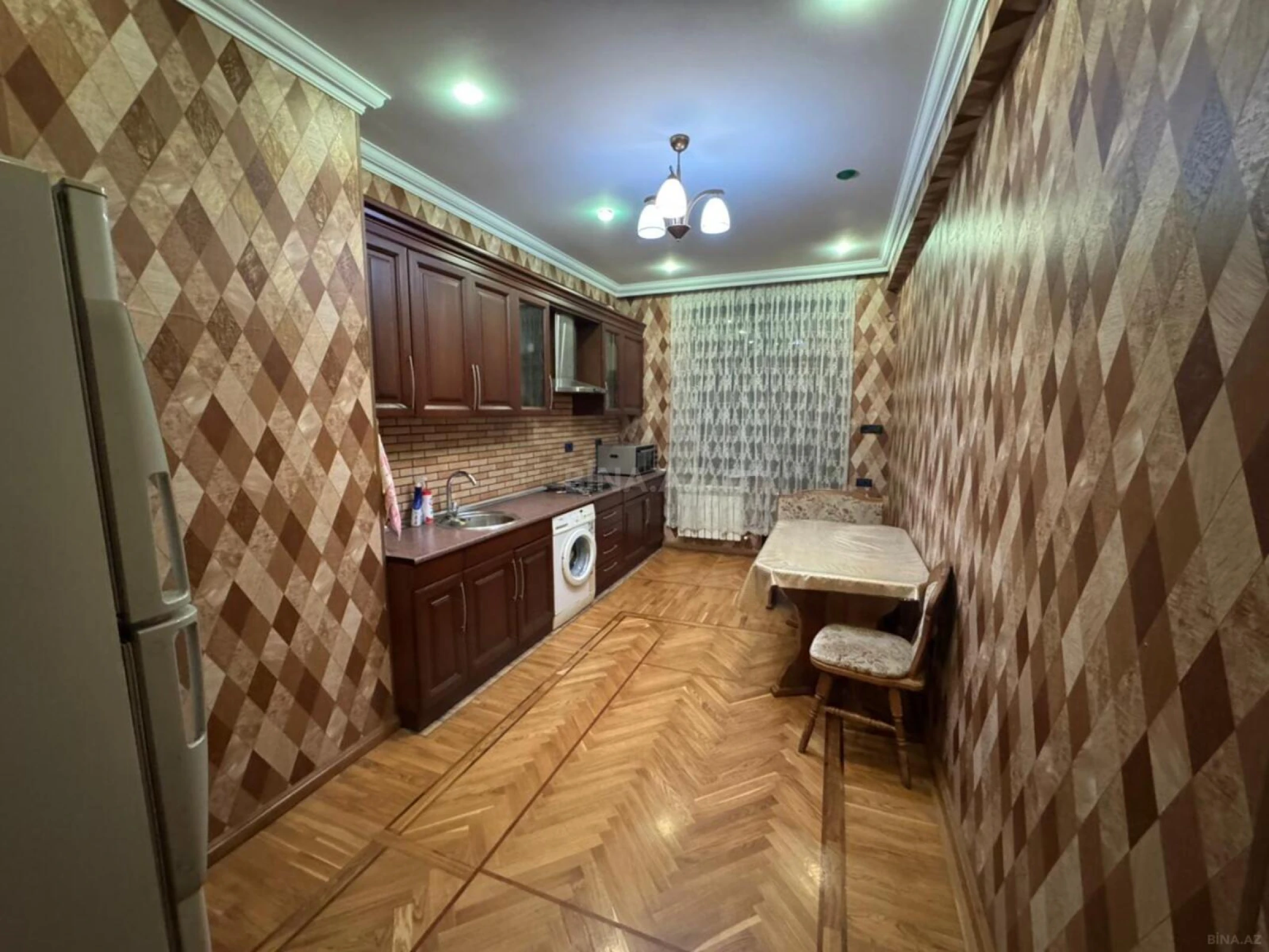 Kirayə verilir 2 otaqlı mənzil 115 m²