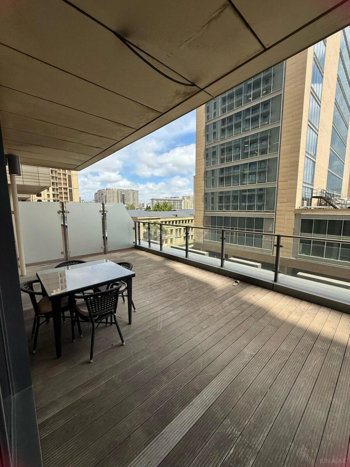 Kirayə verilir 2 otaqlı mənzil 95 m²