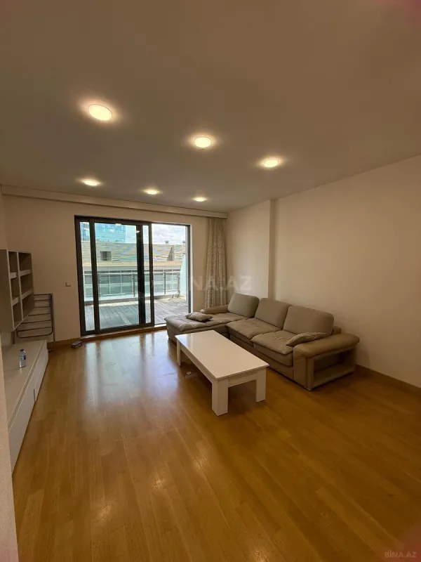Kirayə verilir 2 otaqlı mənzil 95 m²