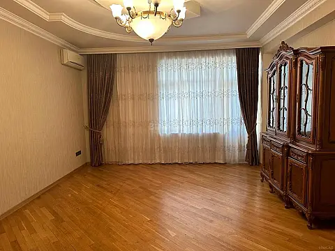 Satılır 2 otaqlı mənzil 110 m²