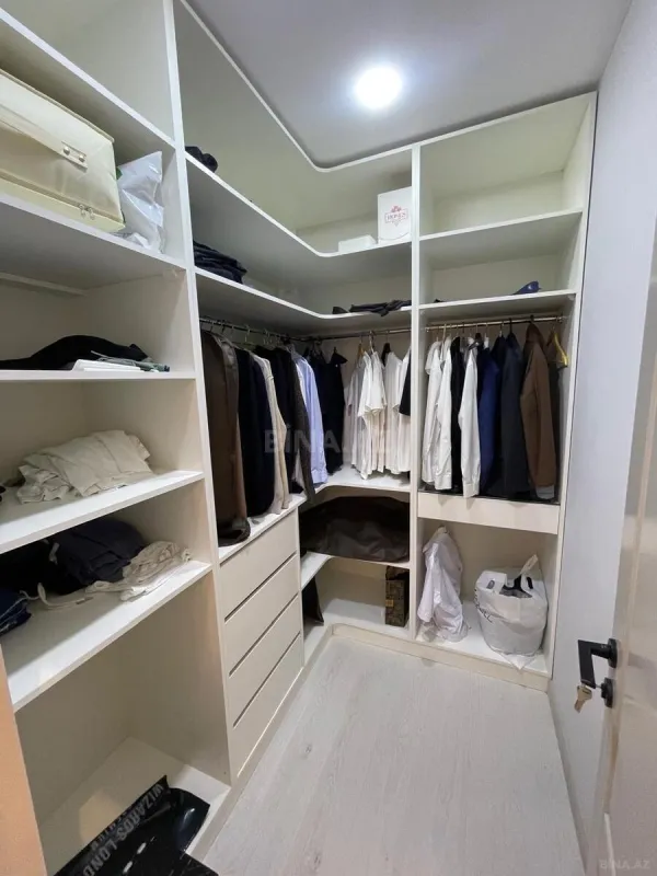 Satılır 3 otaqlı mənzil 148 m²