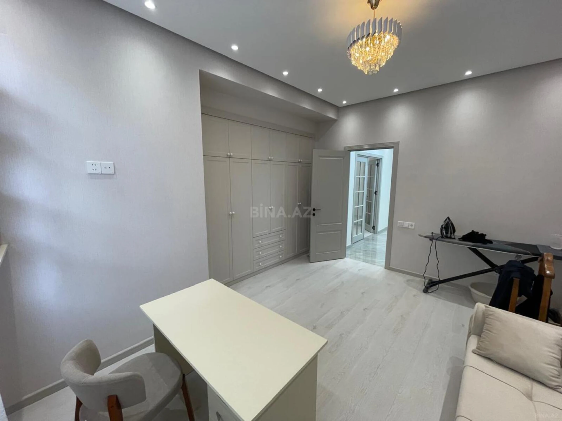 Satılır 3 otaqlı mənzil 148 m²