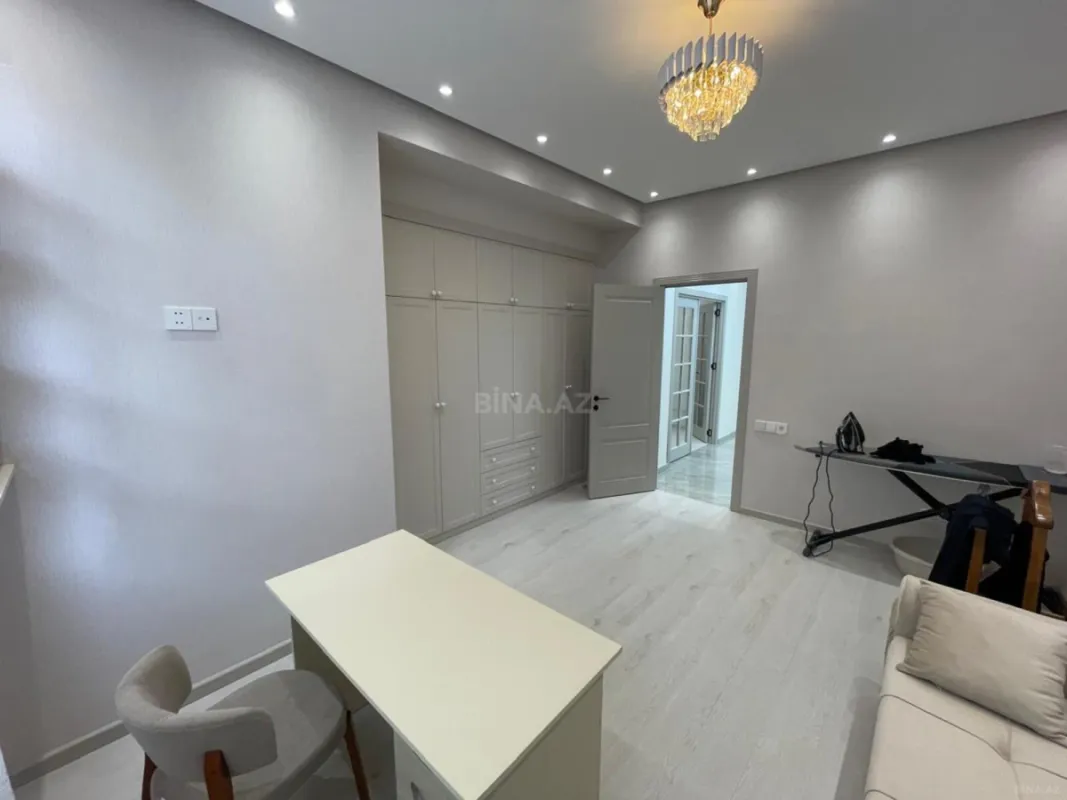 Satılır 3 otaqlı mənzil 148 m²